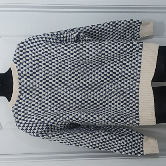 Geometric Pattern Sweater. NEW - Picture 6 of 9